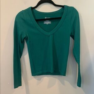 No Boundaries Junior Women’s Medium Green Ribbed V-Neck Long Sleeve Cropped Top